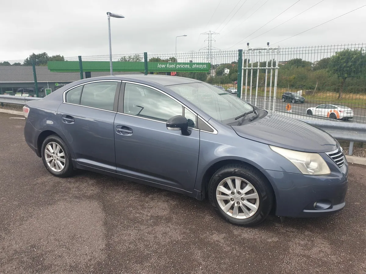Toyota Avensis 2010 - Image 1