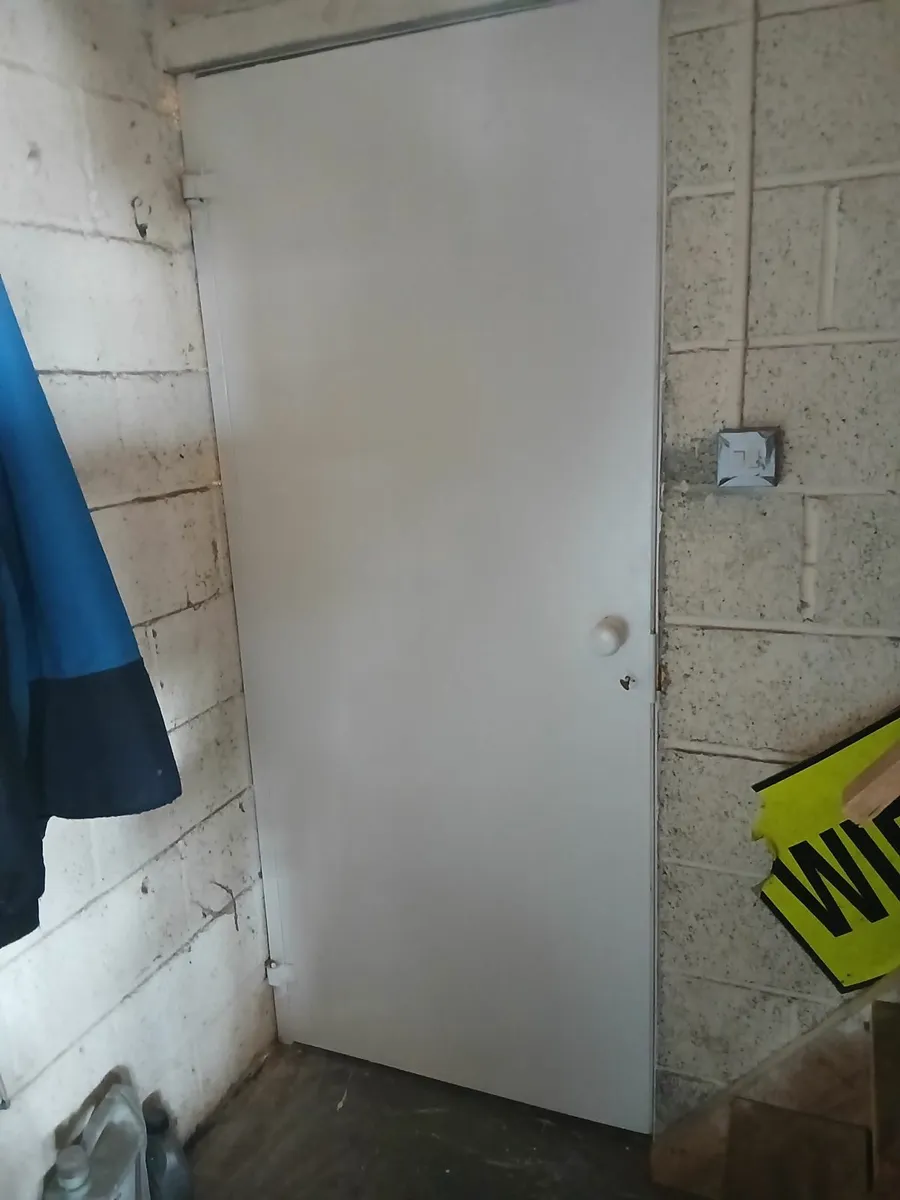 Lock up door - Image 2