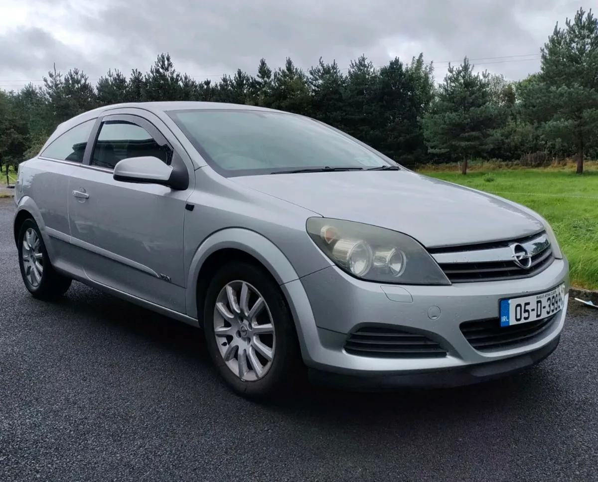 Opel Astra 3 door hatchback for repair - Image 1