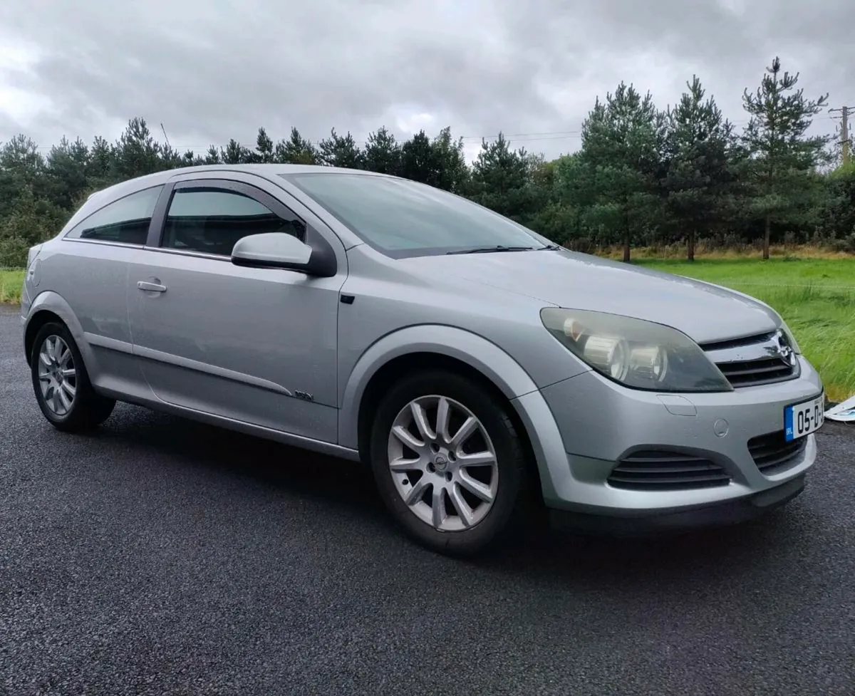 Opel Astra 3 door hatchback for repair - Image 2