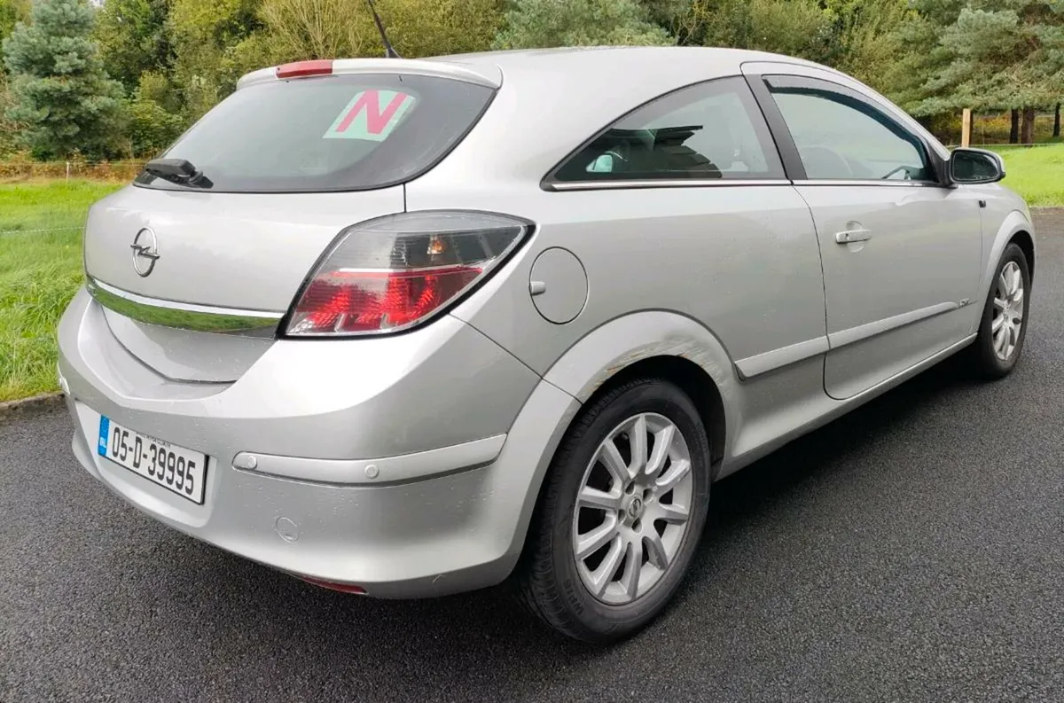 Opel Astra 3 door hatchback for repair - Image 4