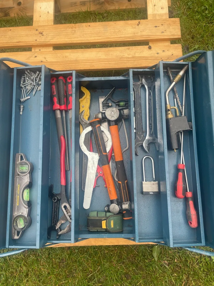 Plumber toolbox and tools - Image 3