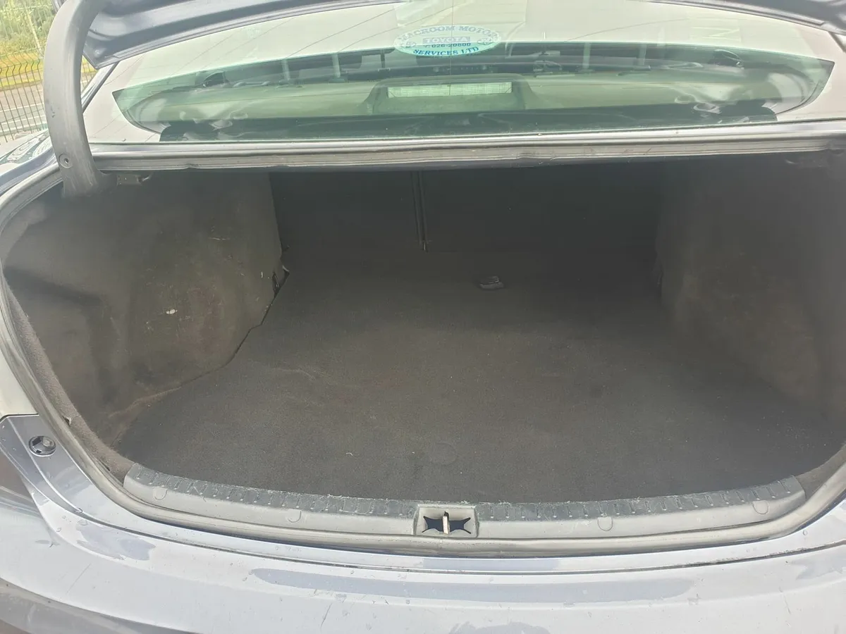 Toyota Avensis 2010 - Image 2