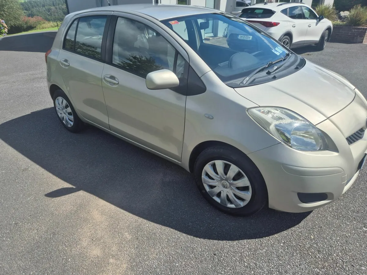 Toyota Yaris 2010 - Image 2