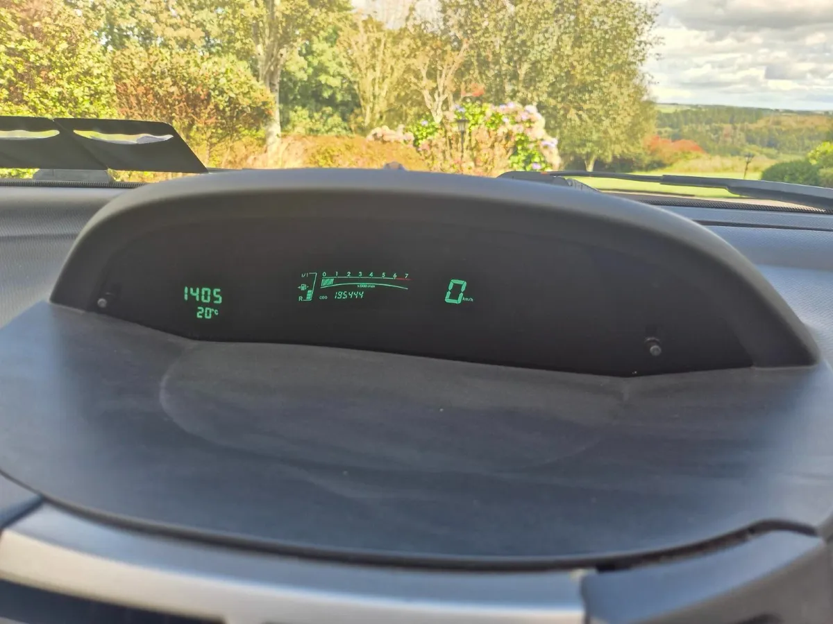 Toyota Yaris 2010 - Image 4
