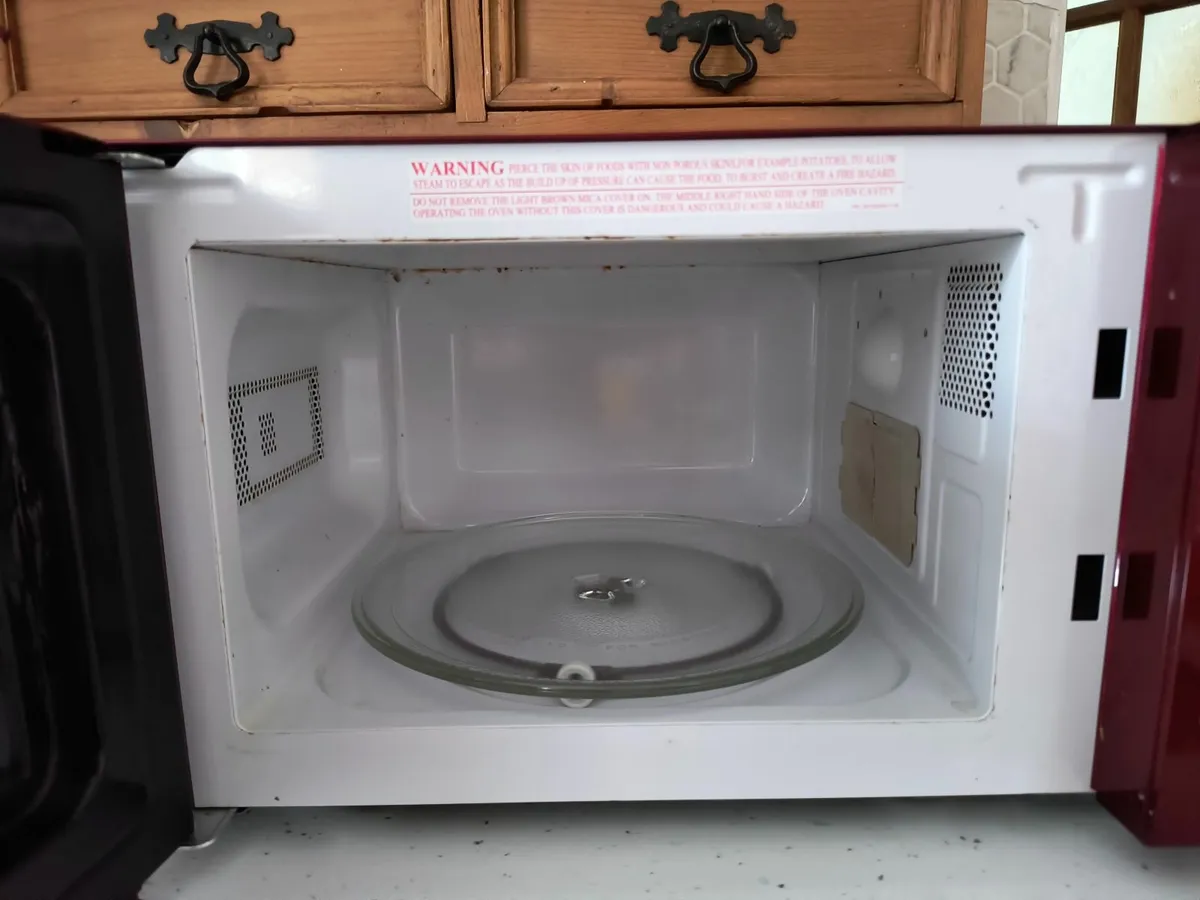Morphy Richards Microwave 23L 800w Limited Ed. Red - Image 4