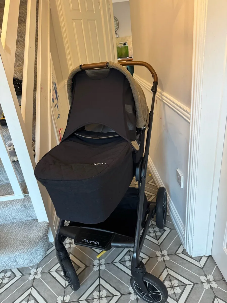 Nuna Mixx CarryCot and Stroller - Image 2
