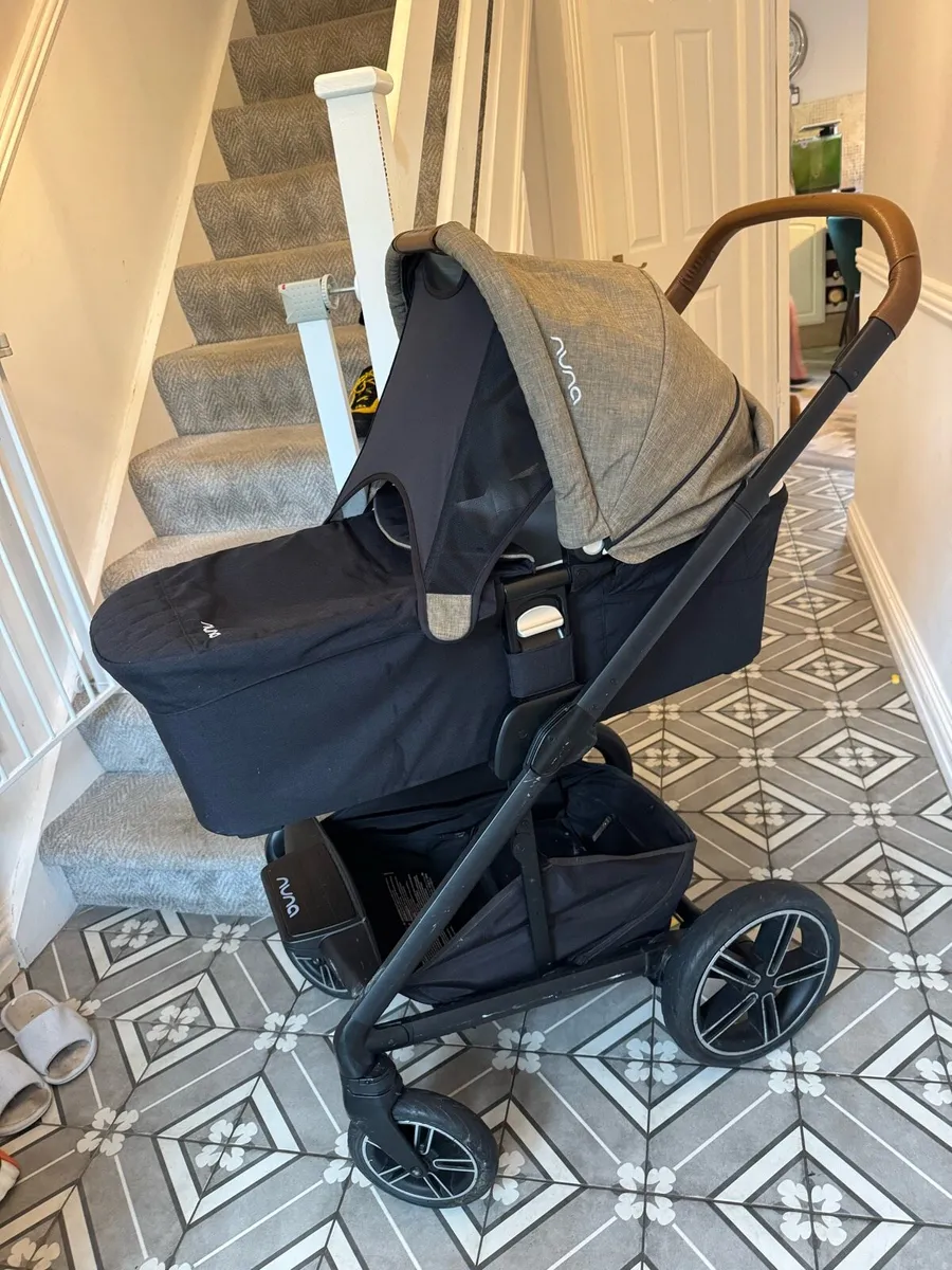 Nuna Mixx CarryCot and Stroller - Image 3