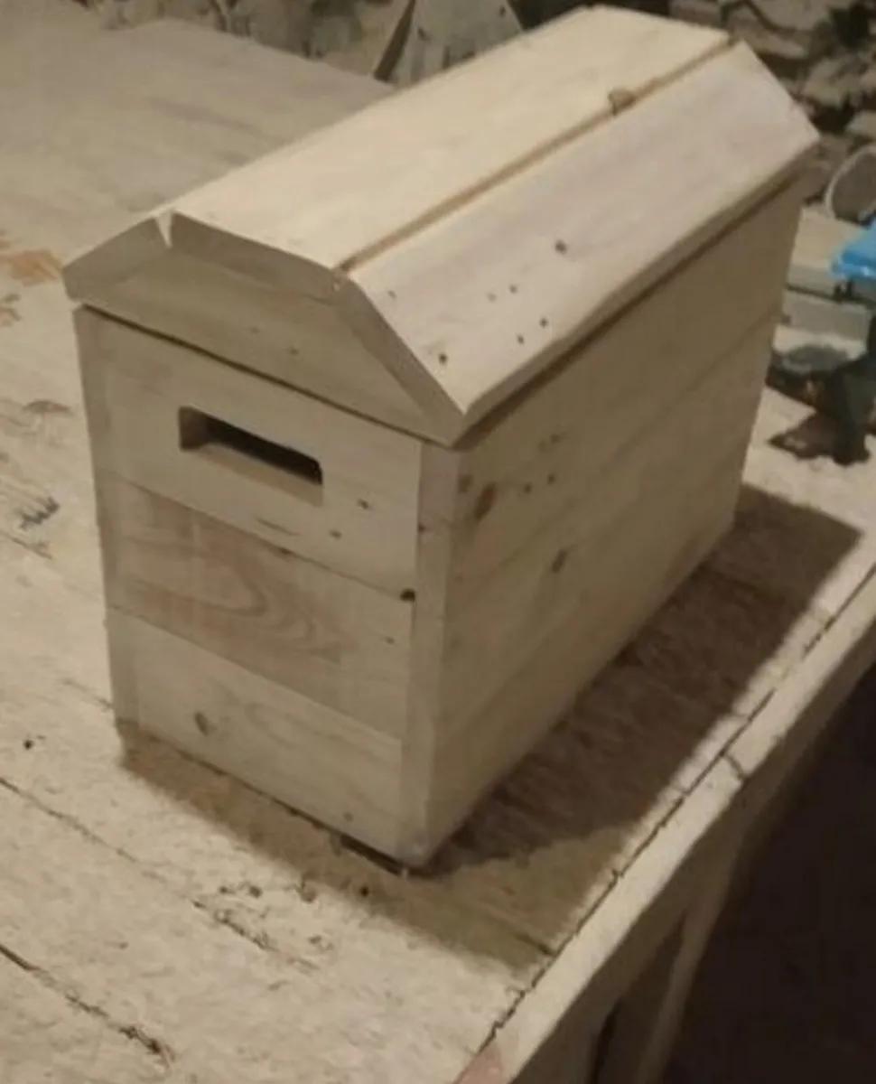 Handmade rustic blanket box - Image 4