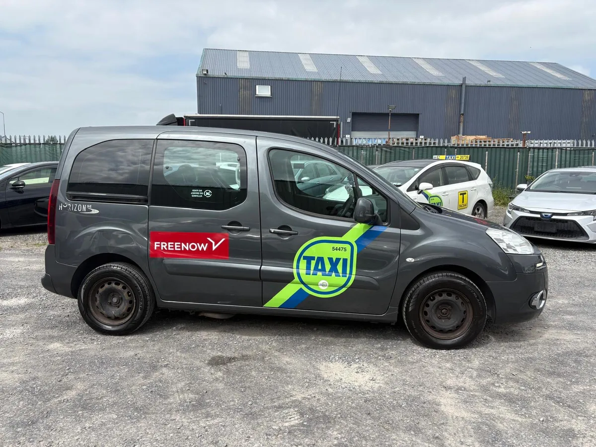 Ready taxi for sale Peugeot Partner Tepee 2014 - Image 3