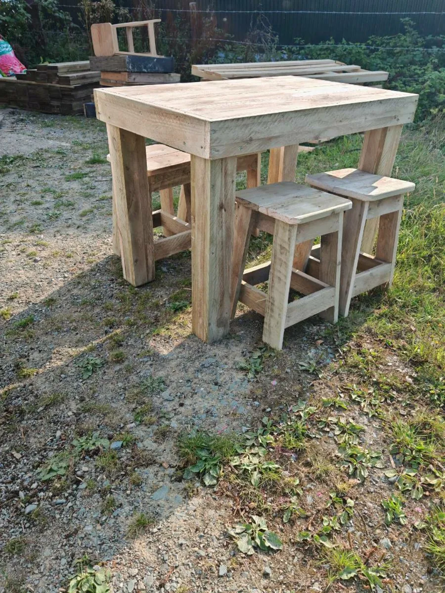Handmade table/stools - Image 3
