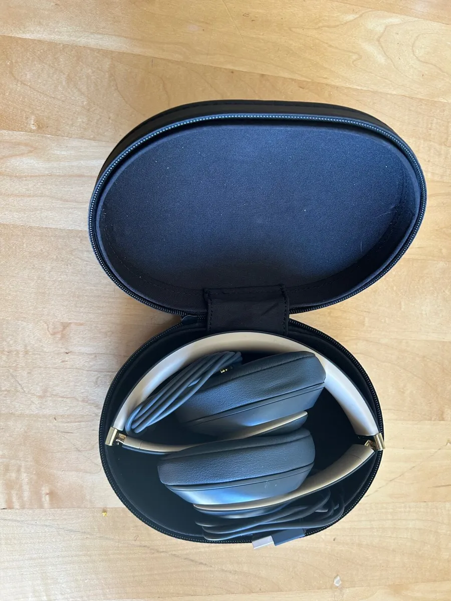 Beats Studio 3 Headphones - Image 2