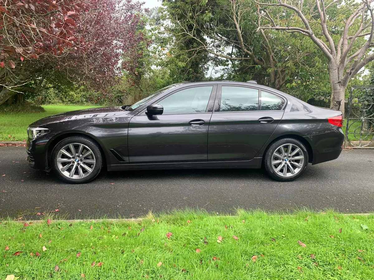 BMW 5-Series 2018 520d - Image 2