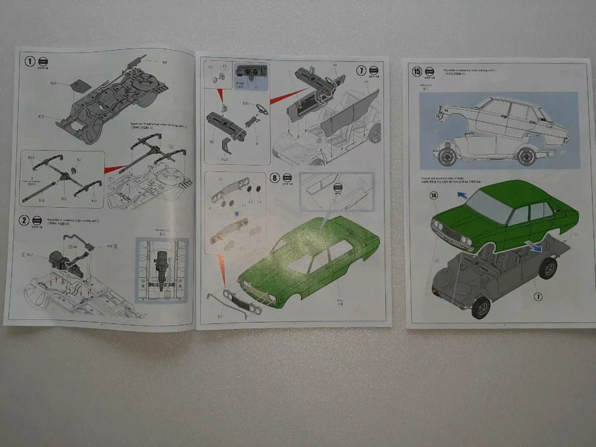 1:24 Scale Car plastic assembly kit - Image 3