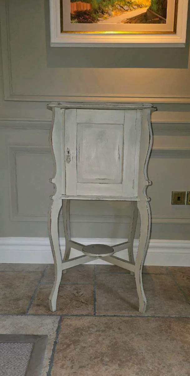 French Provincial style cabinet - Image 3