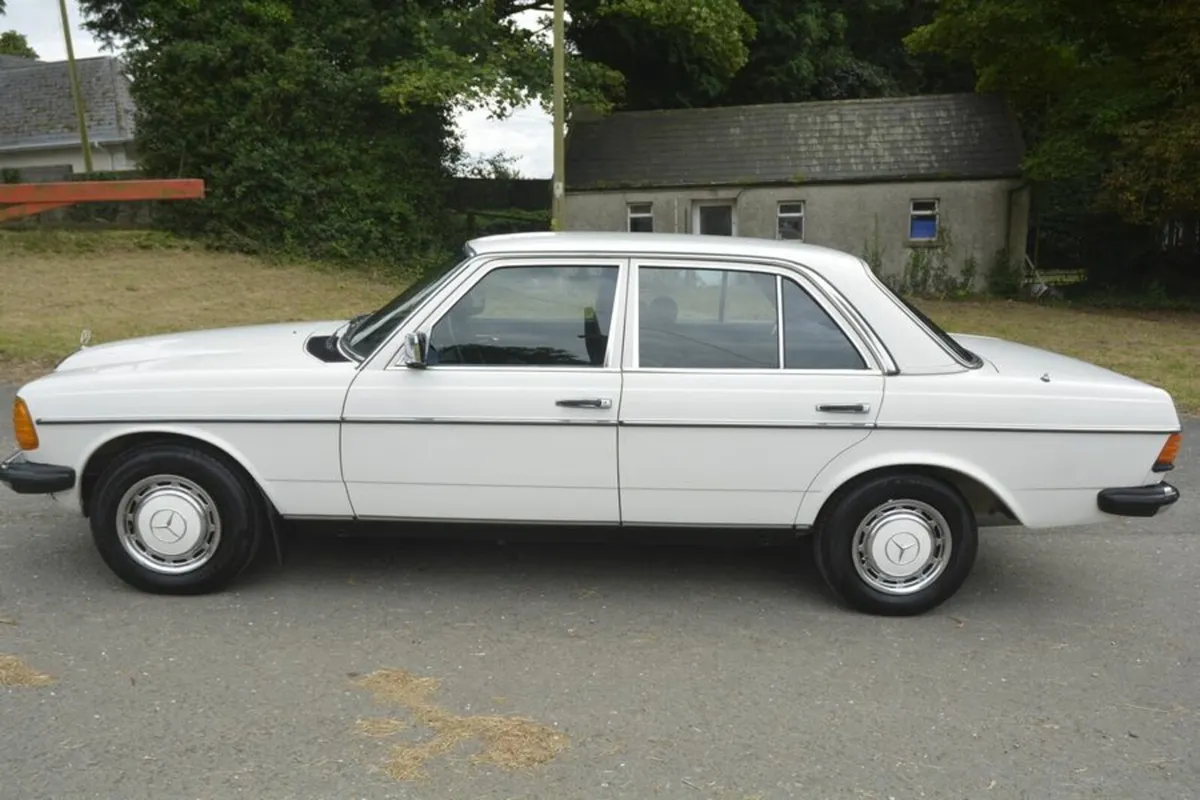 Mercedes 123 4 door LHD - Image 4
