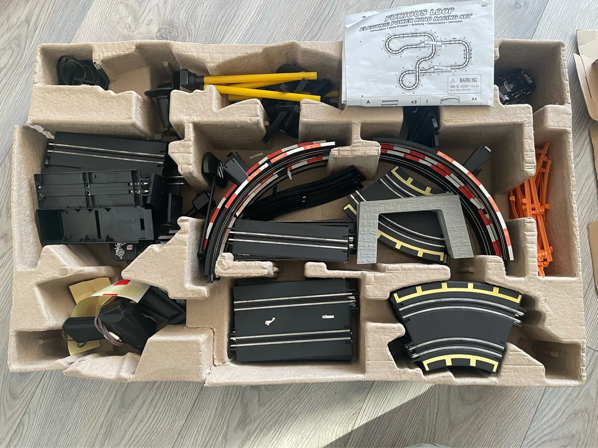 Furious Loop Electric Car Racing Set - Image 2