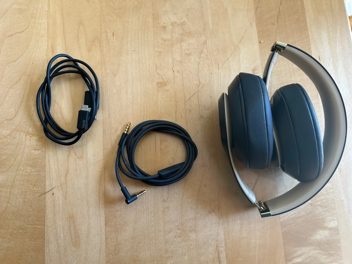 Beats Studio 3 Headphones - Image 3