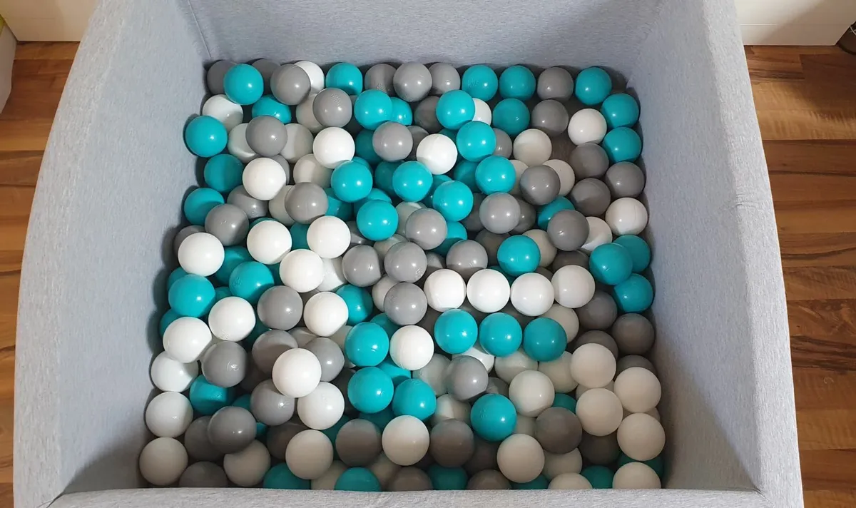 KiddyMoon baby foam pit inc. balls - Image 3