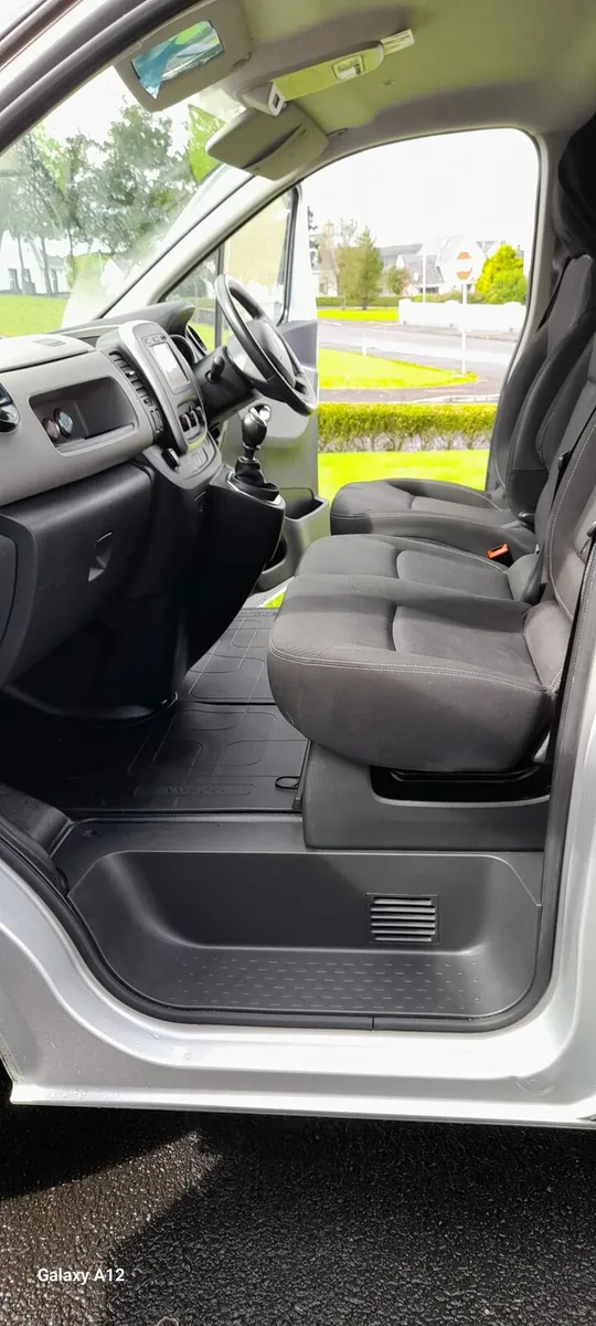 Van - Image 2