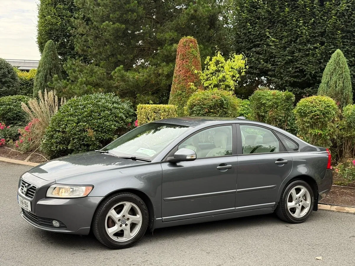 VOLVO S40 D2 6 SPEED MANUAL  2750 euro - Image 2