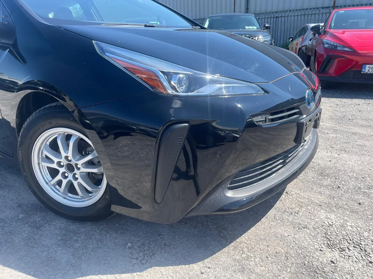 TOYOTA PRIUS 2022 AUTOMTIC HYBRID LOW MILEAGE - Image 2