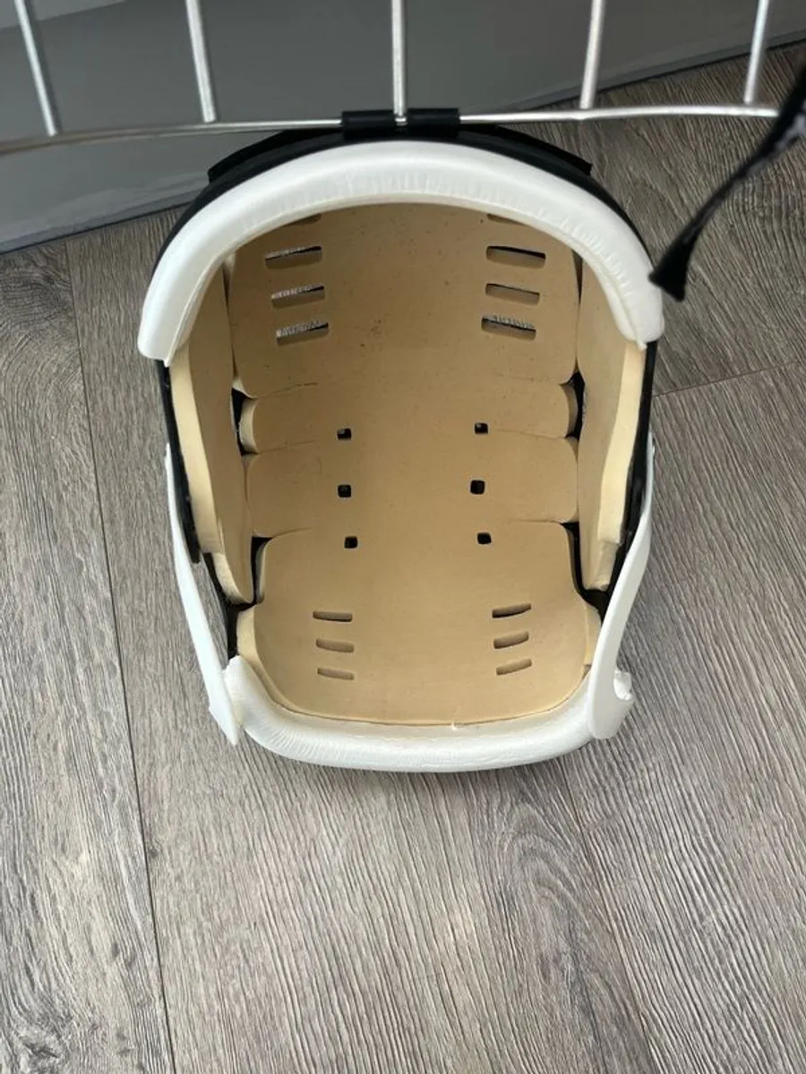 Azzuri Helmet size s - never worn - Image 4