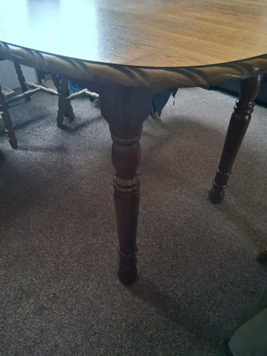 Table and 4 chairs - Image 2