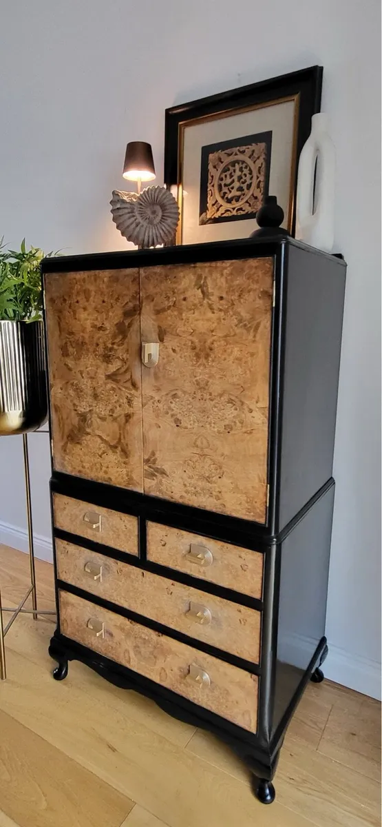 Beautiful walnut cocktail cabinet - Image 2