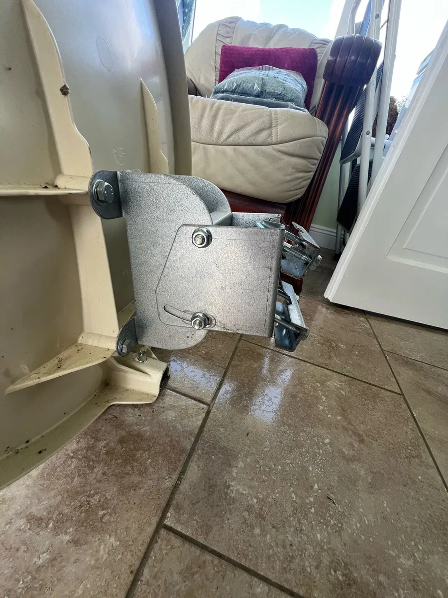 60cm Fibreglass Satellite Dish - Image 3