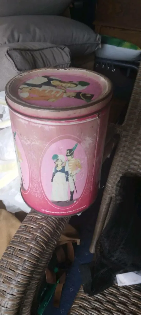 Quality street tin - Image 2