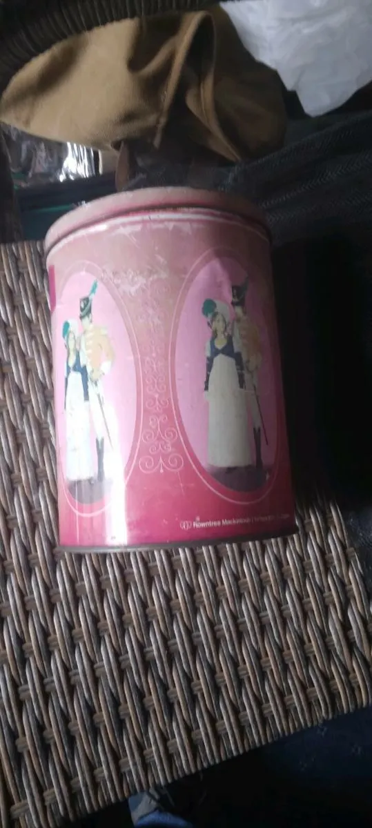 Quality street tin - Image 3