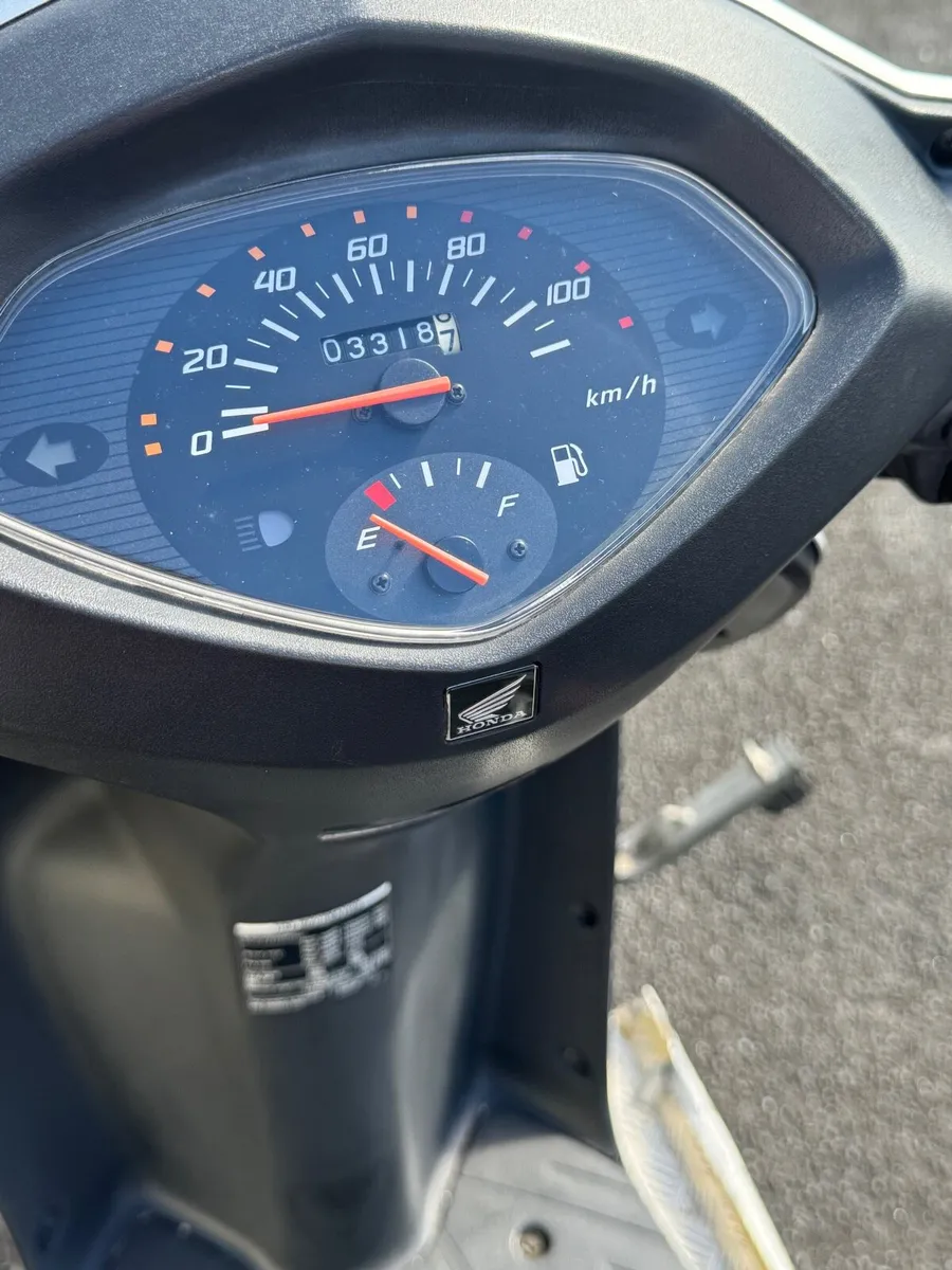 Honda Lead Scooter - Image 3