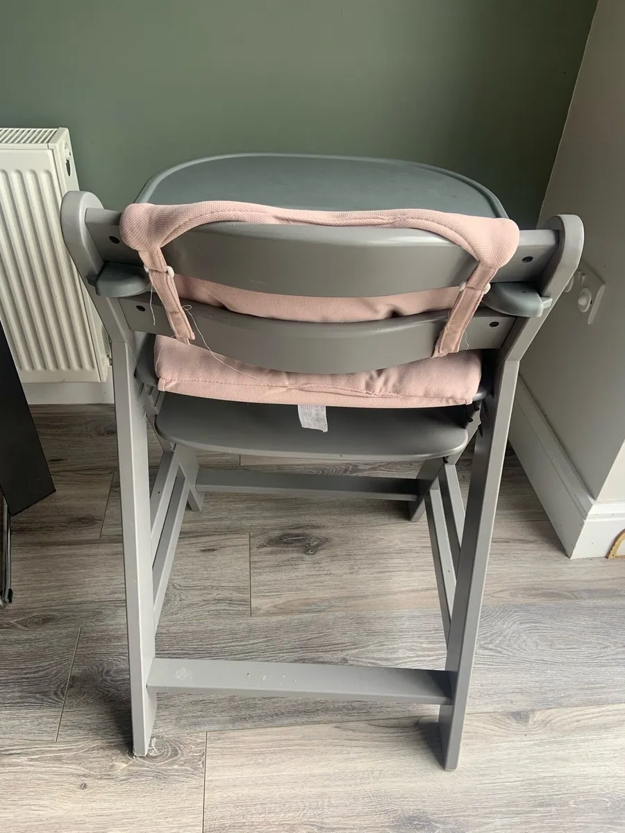 Hauck alpha wooden highchair - Image 3