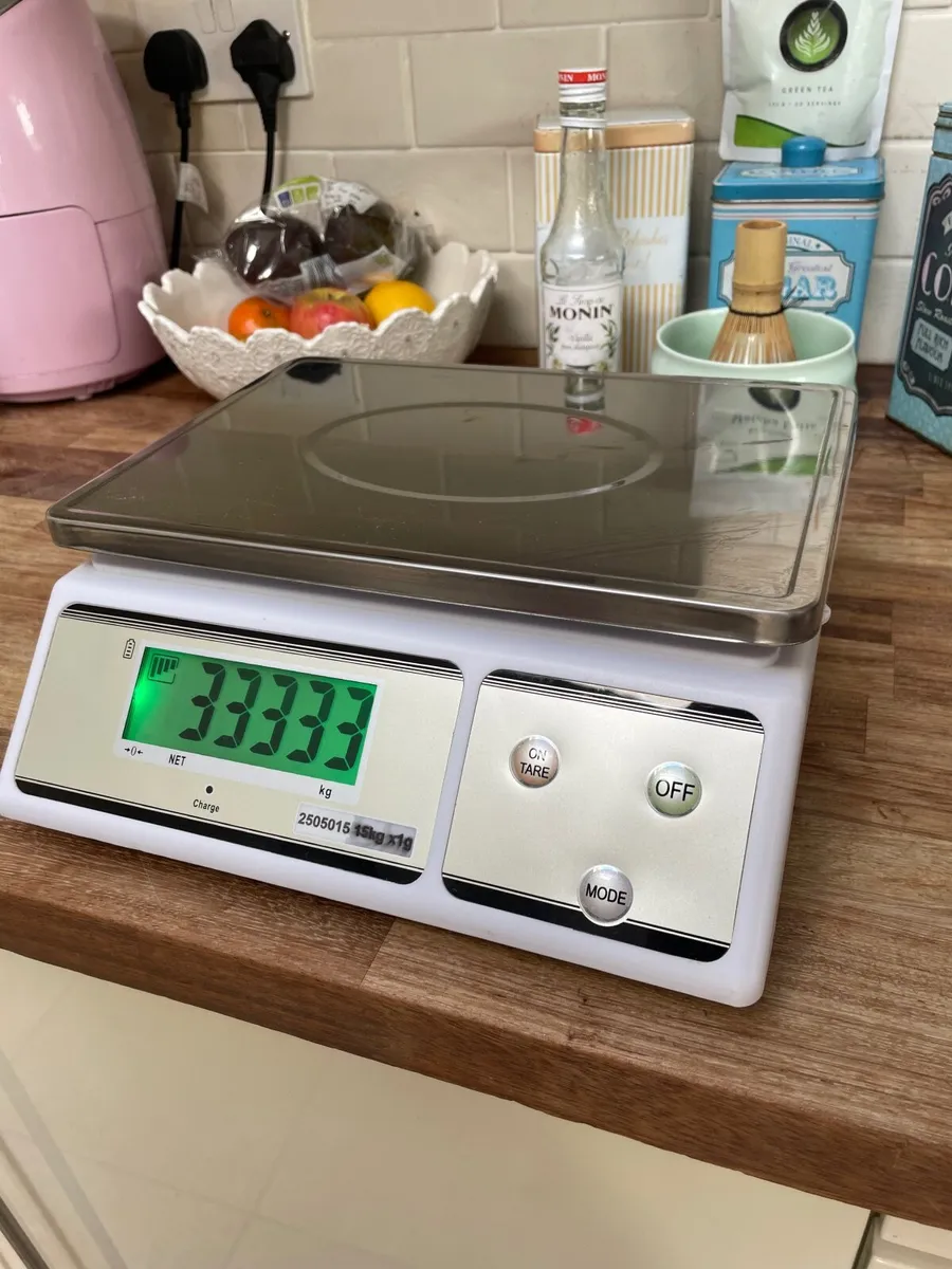 Digital catering weighing scales rechargeable - Image 1