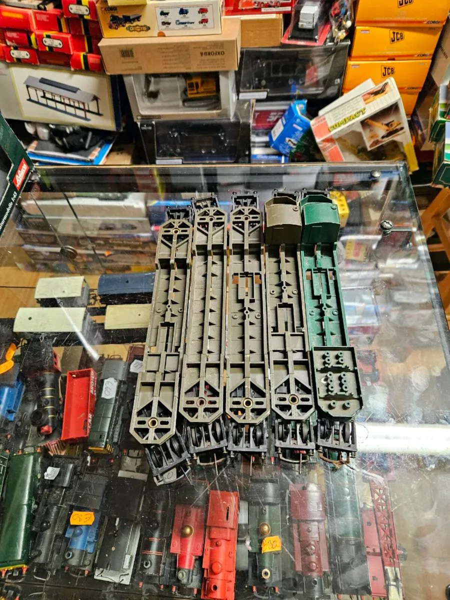 Hornby Triang OO Gauge Wagons - Image 1