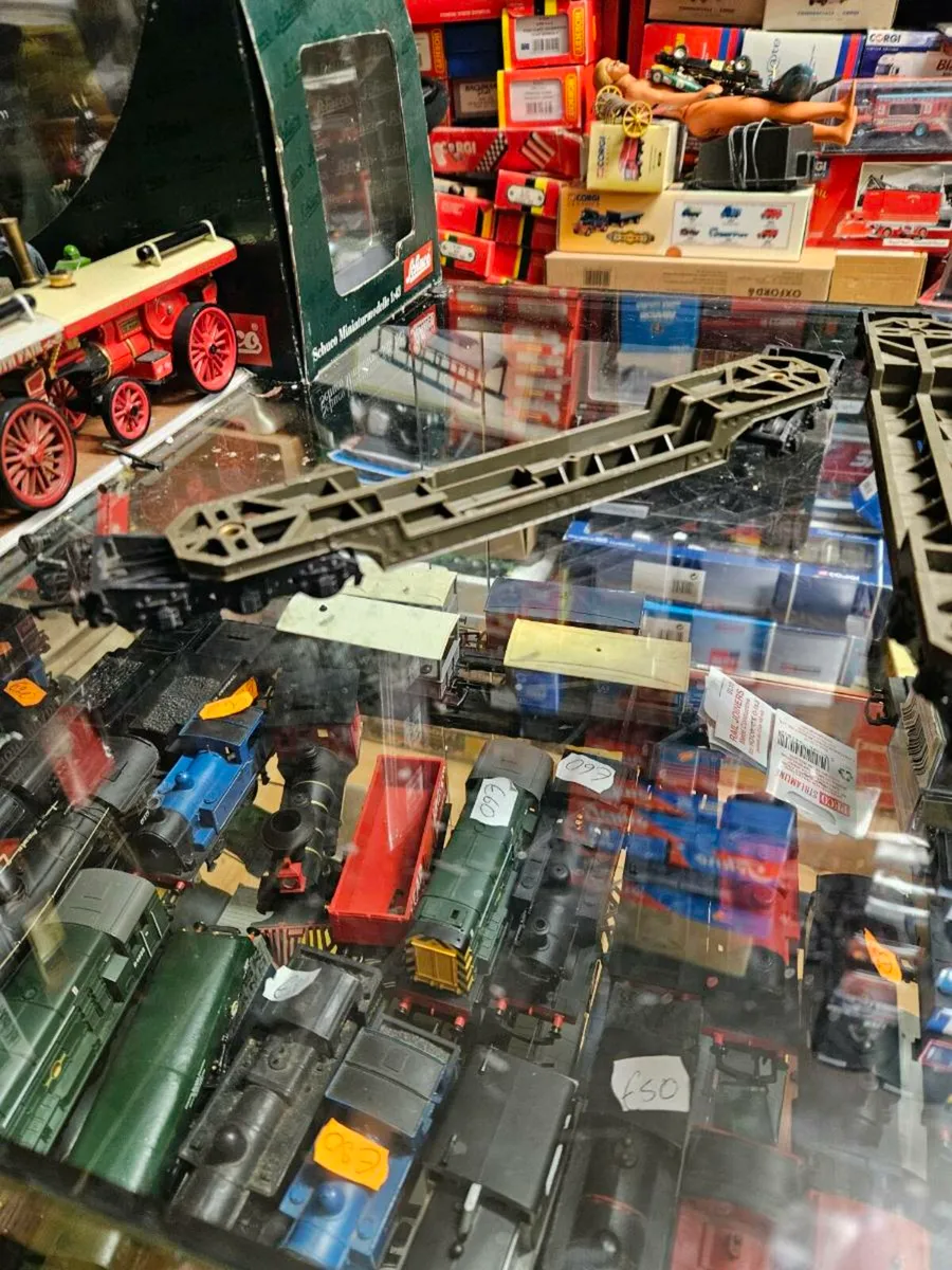 Hornby Triang OO Gauge Wagons - Image 2