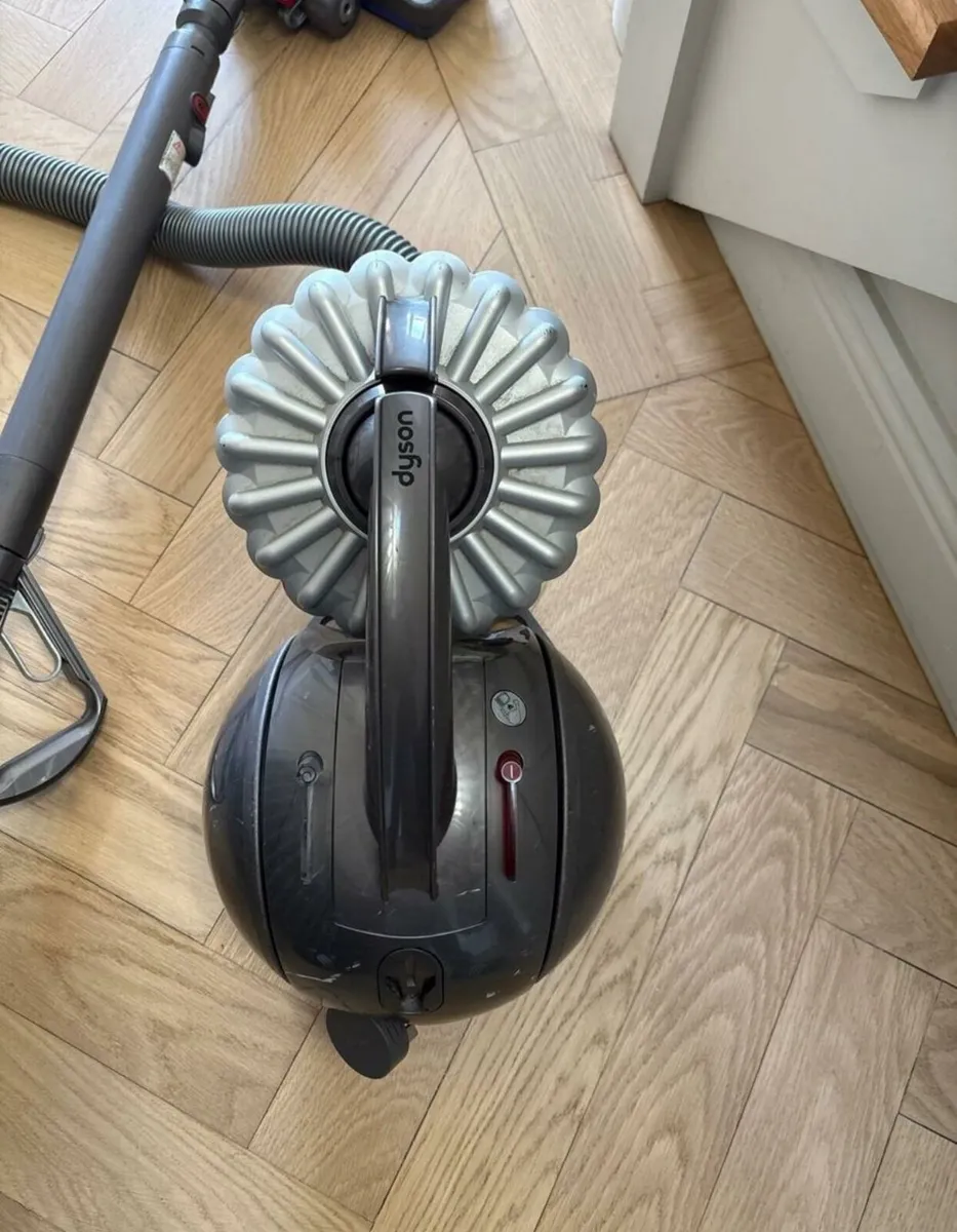 Dyson - Image 3