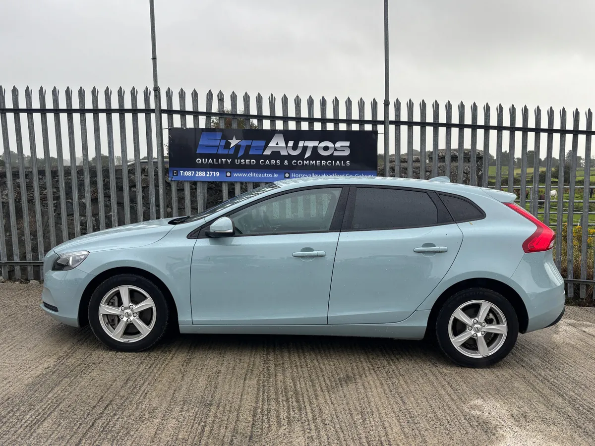 Volvo V40 T2 Automatic 2017 - Image 2