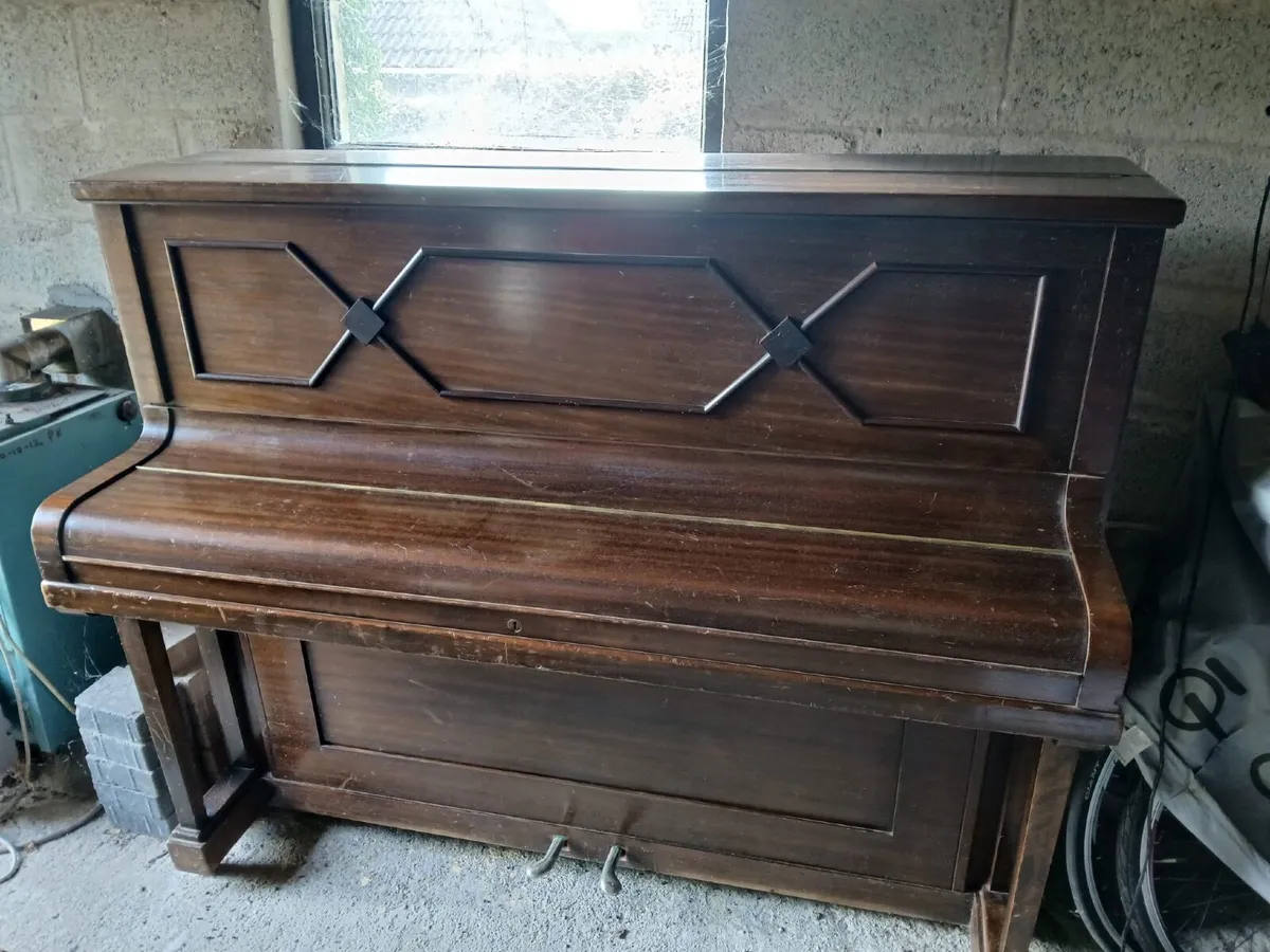 Piano - Image 1