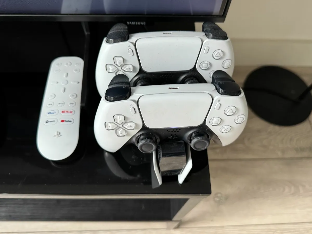 Sony PlayStation 5 Disk vesion + 2 Dualsense - Image 3