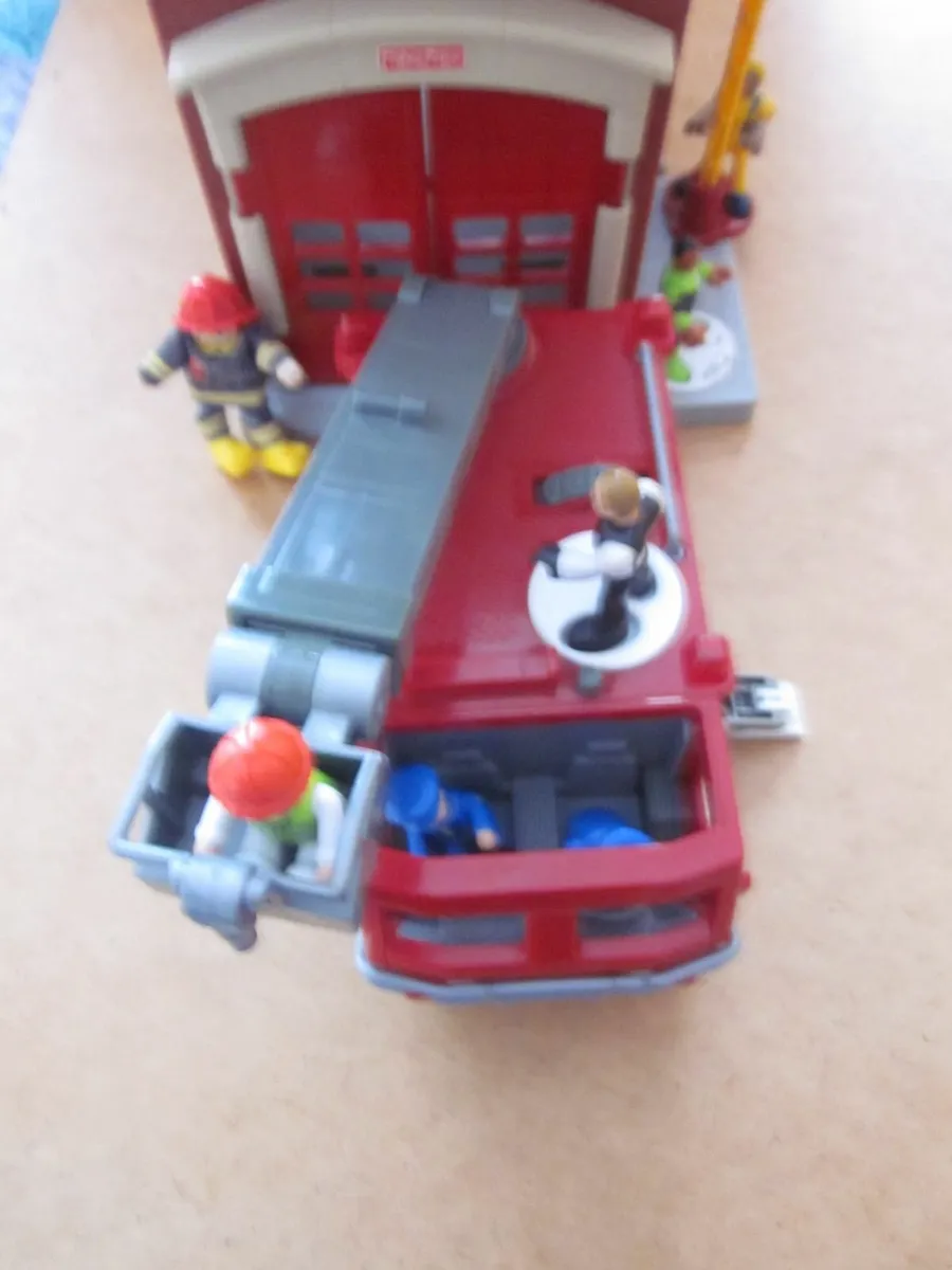 Fisher Price Fire Station,Brigade and Figures - Image 2