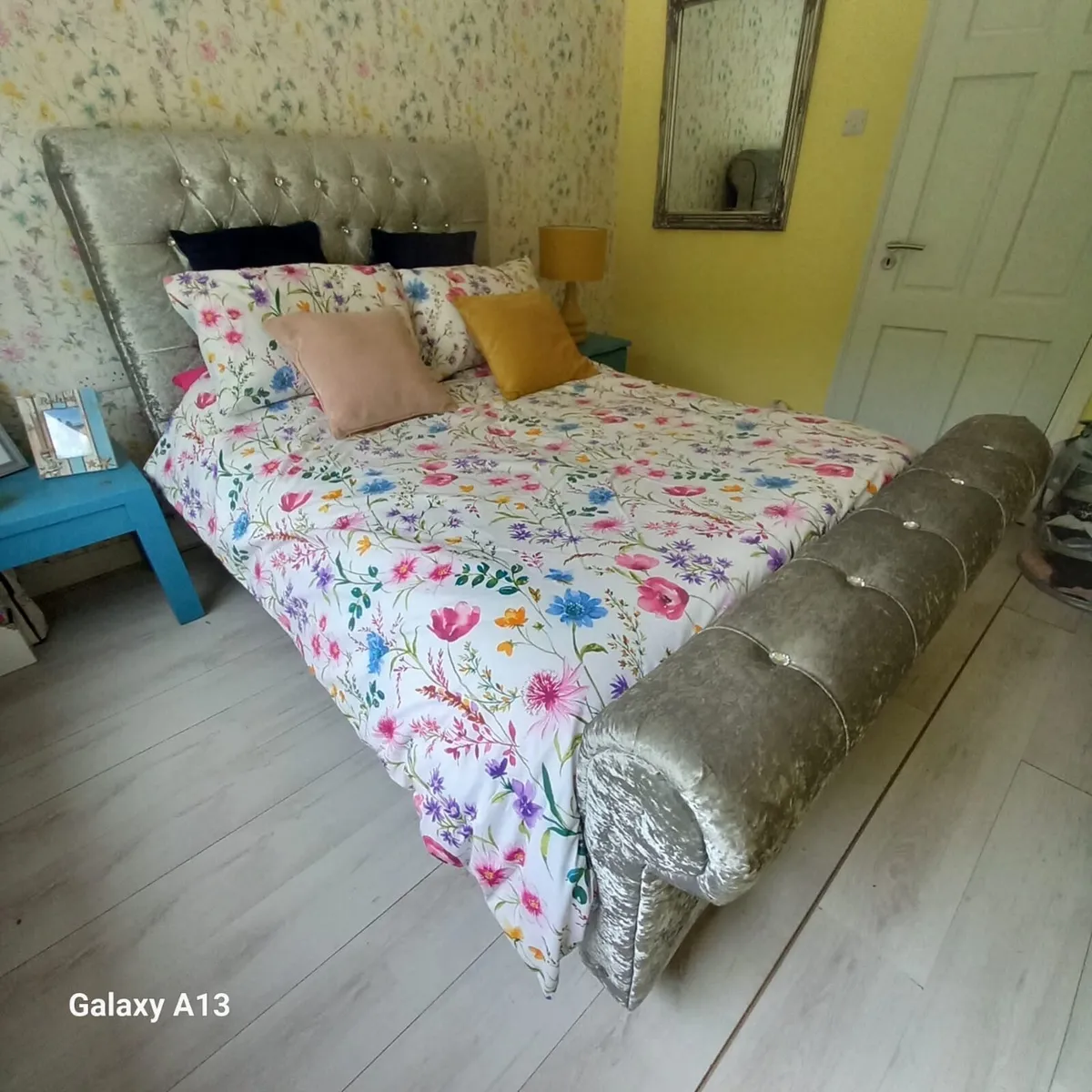 Silver velvet sleigh bed - Image 2