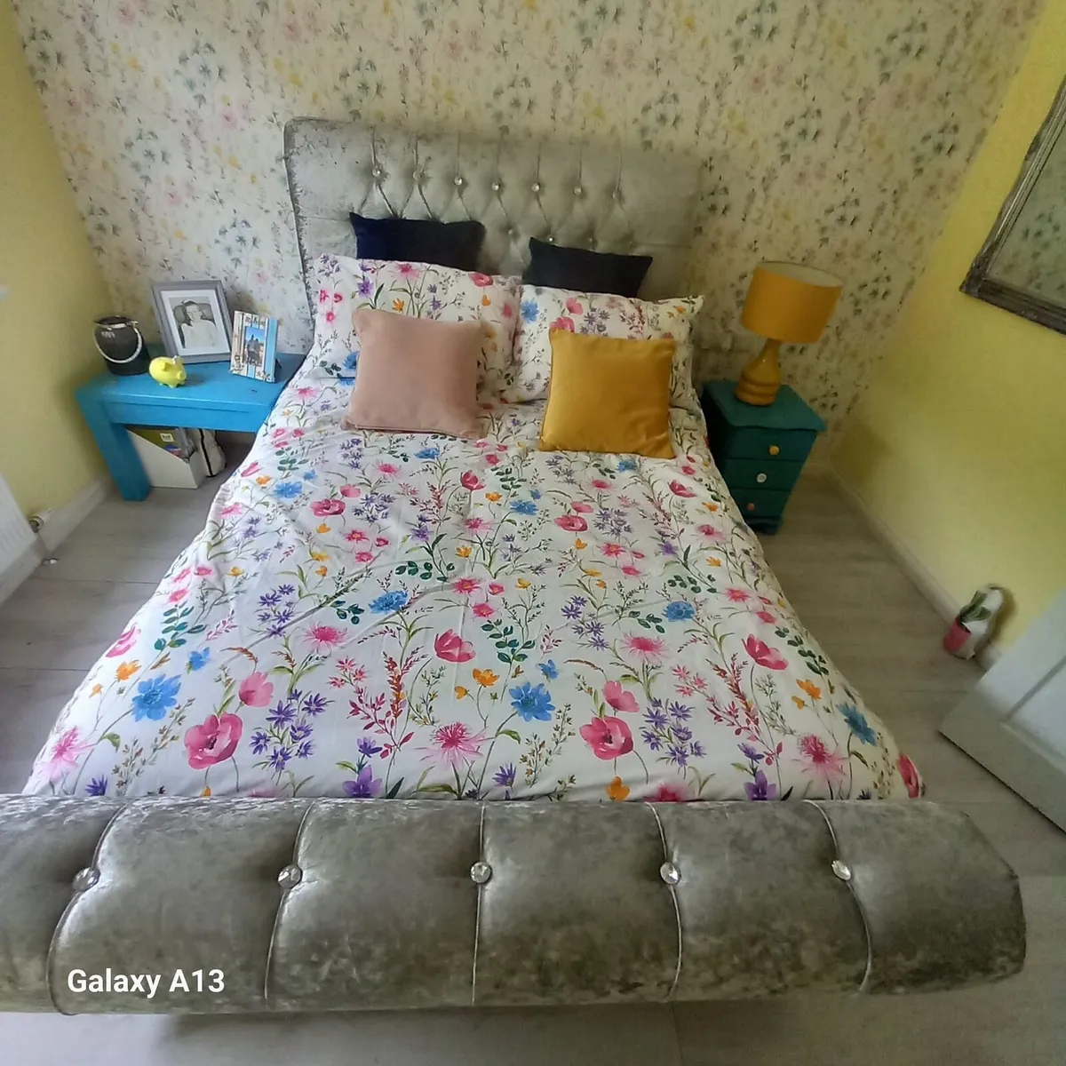 Silver velvet sleigh bed - Image 3