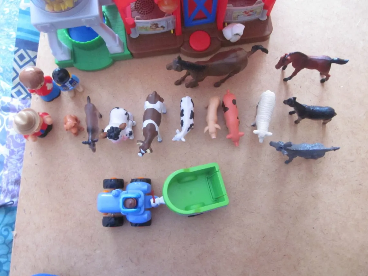 Fisher Price Farm House/Animals - Image 2