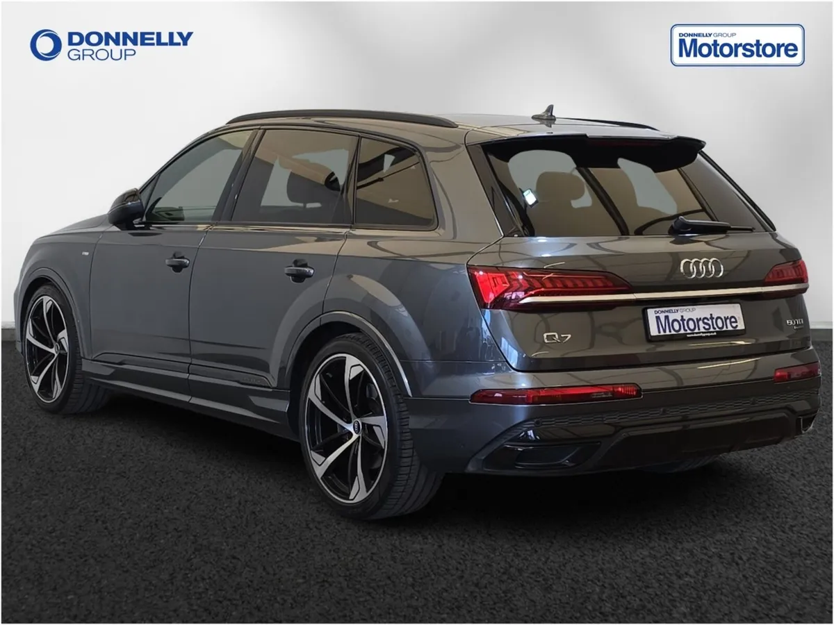 Audi Q7 Diesel Estate Black Edition - Image 2