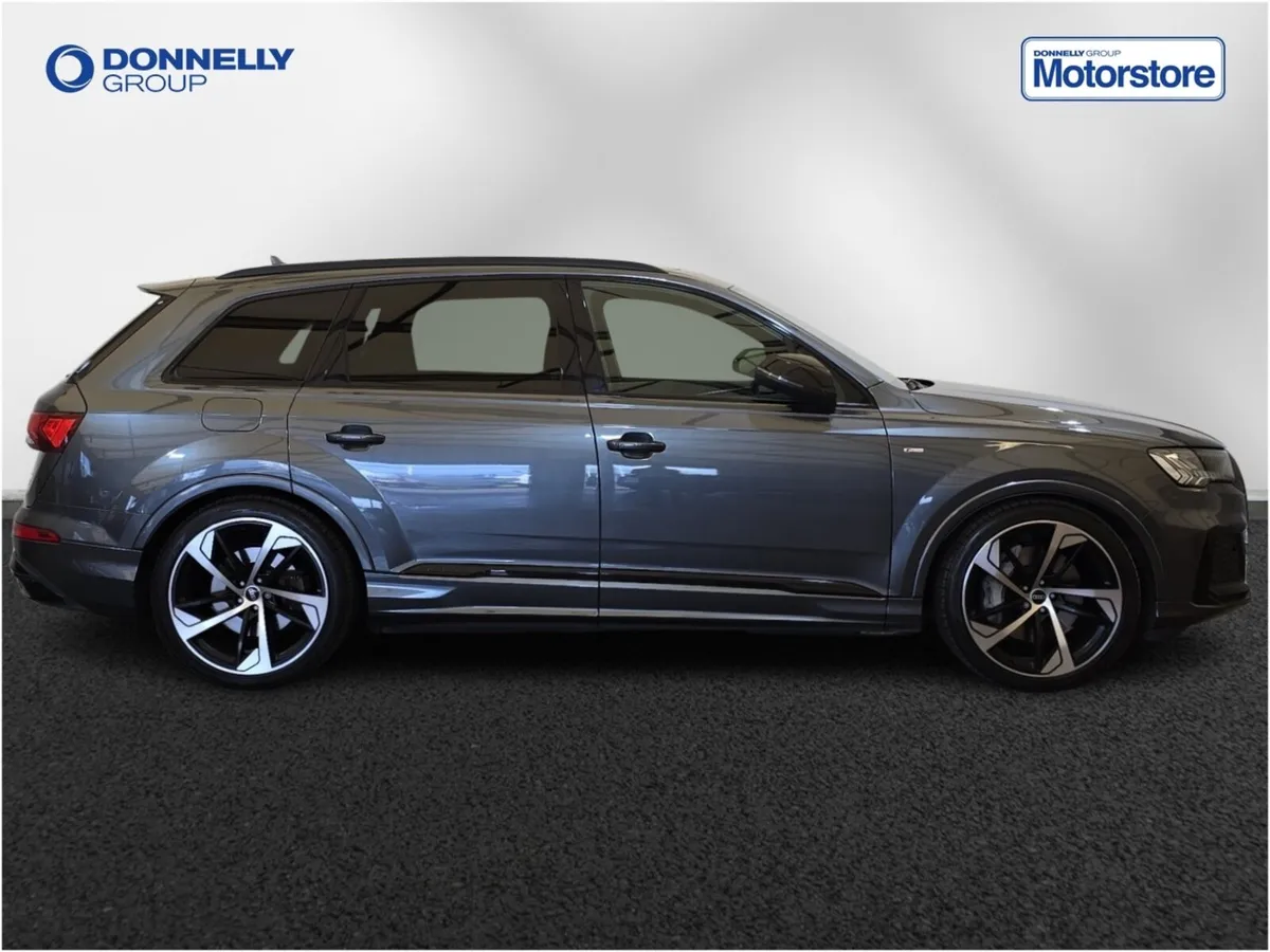 Audi Q7 Diesel Estate Black Edition - Image 3