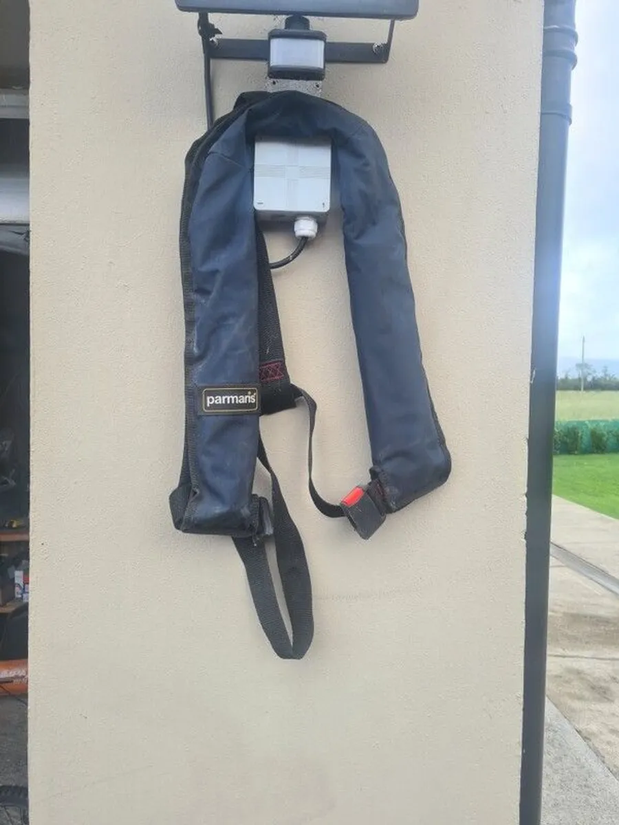 life jackets - Image 1