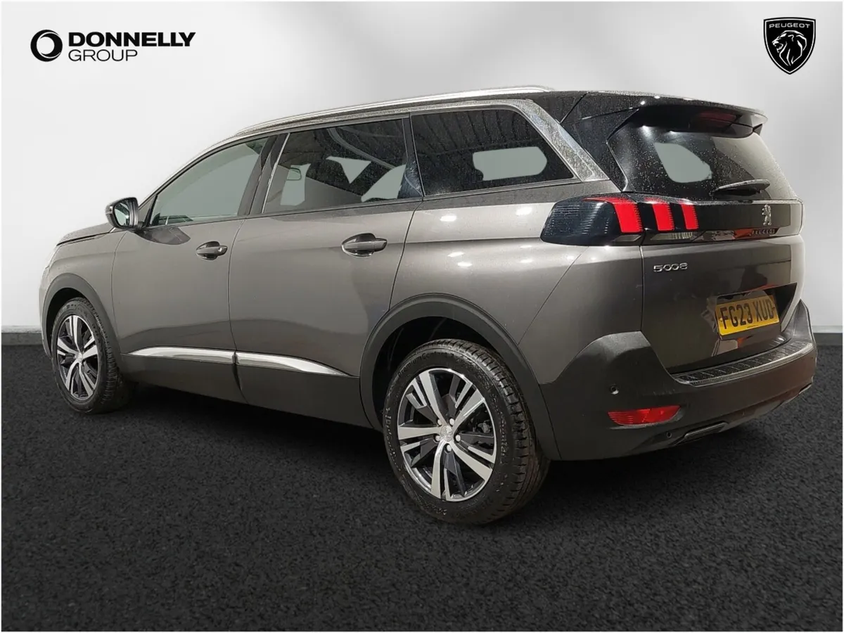 Peugeot 5008 Diesel Estate Allure Premium+ - Image 2