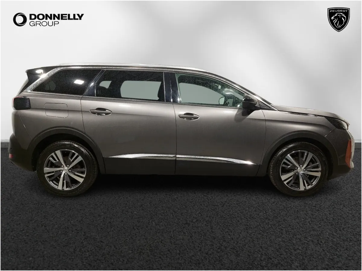Peugeot 5008 Diesel Estate Allure Premium+ - Image 3